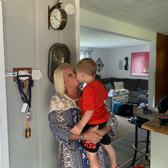 Meet your Posher, Janet - Picture 3 of 4